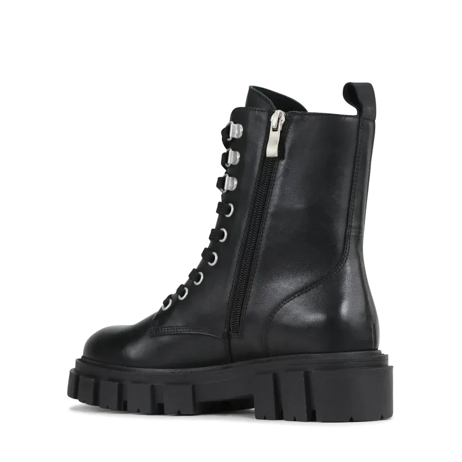 Feature Boots (Black)