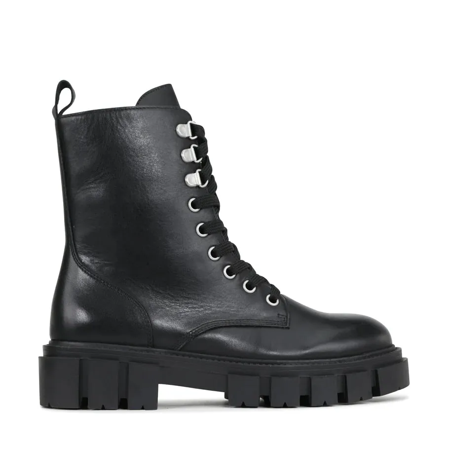 Feature Boots (Black)